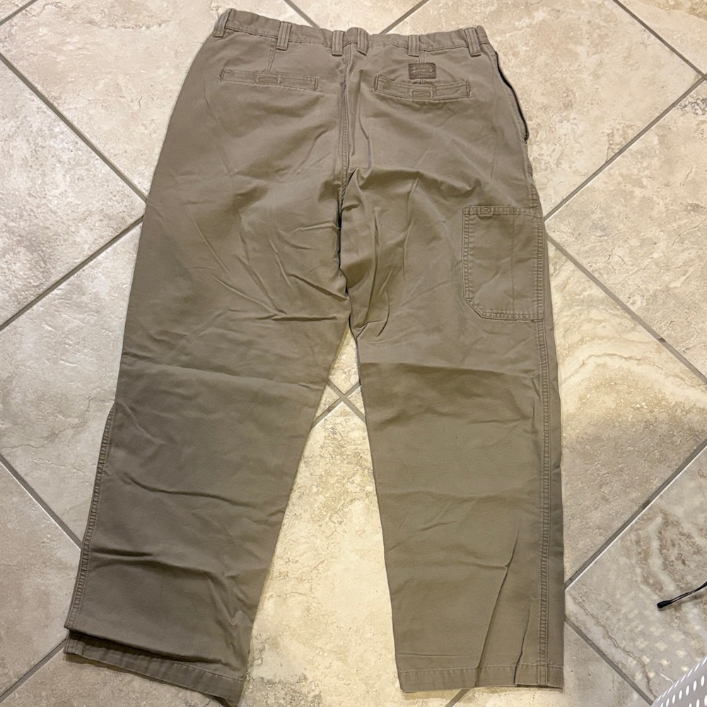Columbia Men's Cargo Pants in Tan